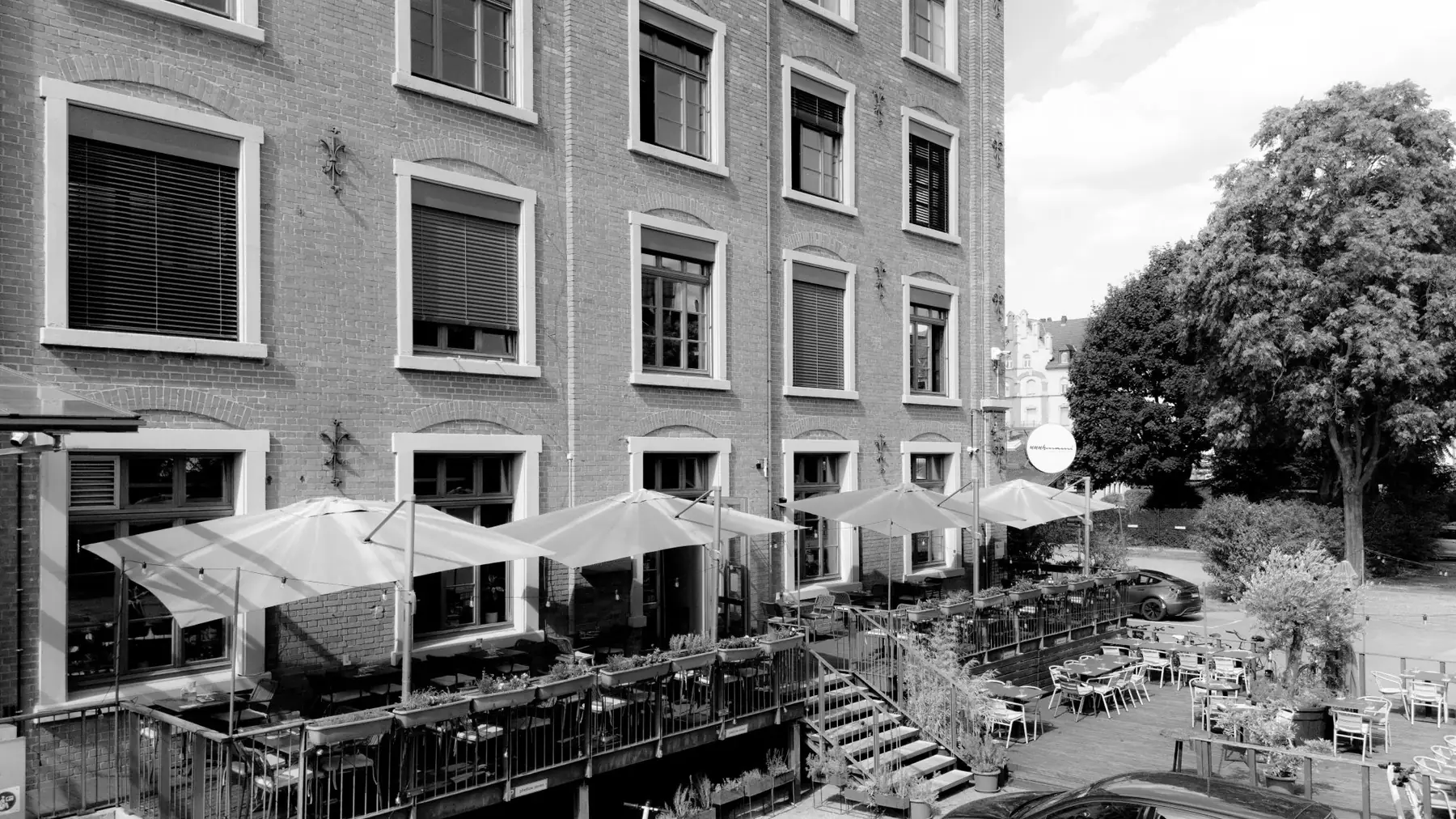 Building and terrace of uuuhmami Heidelberg